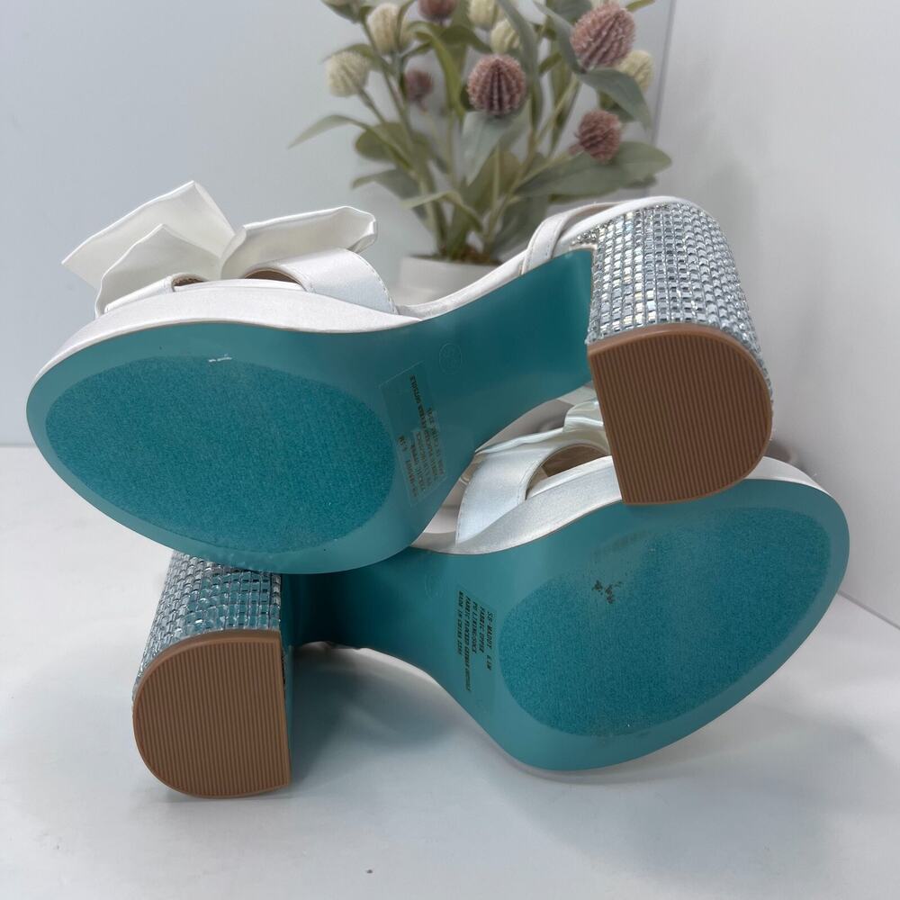 Betsey Johnson White Satin Heels with Silver Block Heel - Picture 9 of 10